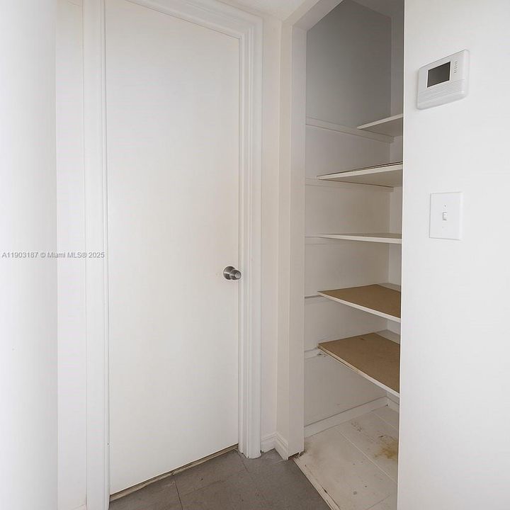 Recently Rented: $1,450 (1 beds, 1 baths, 712 Square Feet)