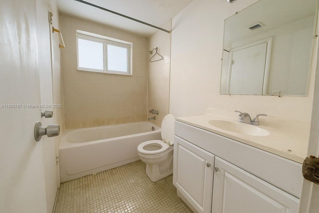 Recently Rented: $1,450 (1 beds, 1 baths, 712 Square Feet)