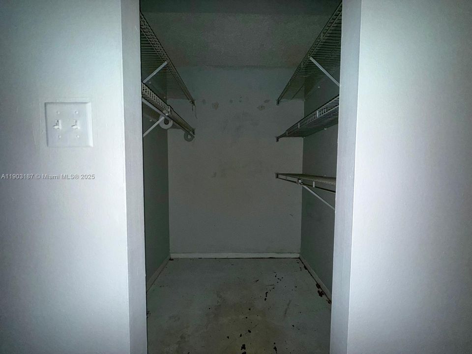 Recently Rented: $1,450 (1 beds, 1 baths, 712 Square Feet)