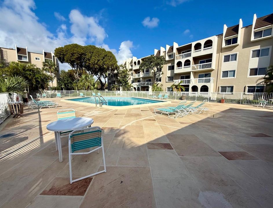 Recently Rented: $1,450 (1 beds, 1 baths, 712 Square Feet)