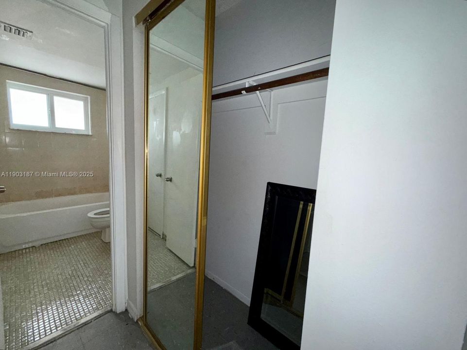 Recently Rented: $1,450 (1 beds, 1 baths, 712 Square Feet)