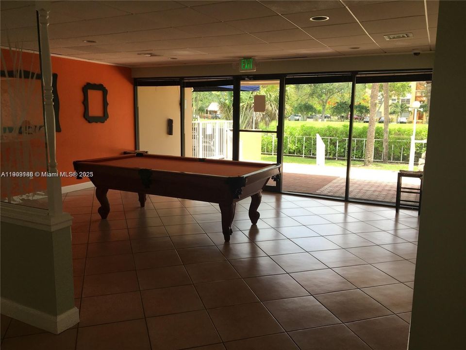 For Sale: $374,900 (2 beds, 2 baths, 1075 Square Feet)