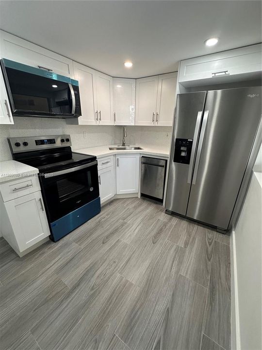 For Sale: $374,900 (2 beds, 2 baths, 1075 Square Feet)