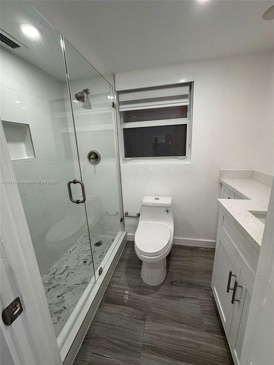 For Sale: $374,900 (2 beds, 2 baths, 1075 Square Feet)