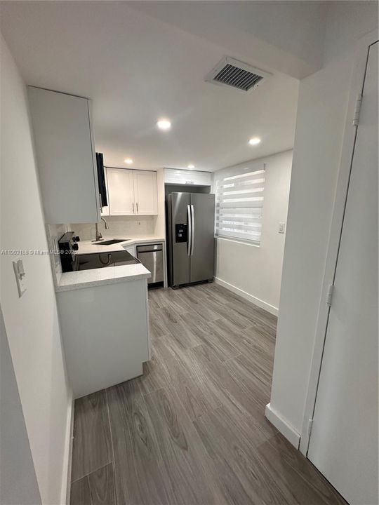 For Sale: $374,900 (2 beds, 2 baths, 1075 Square Feet)