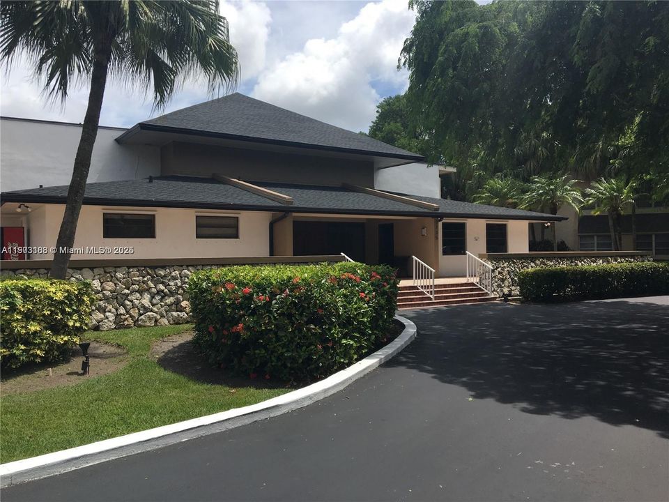 For Sale: $374,900 (2 beds, 2 baths, 1075 Square Feet)