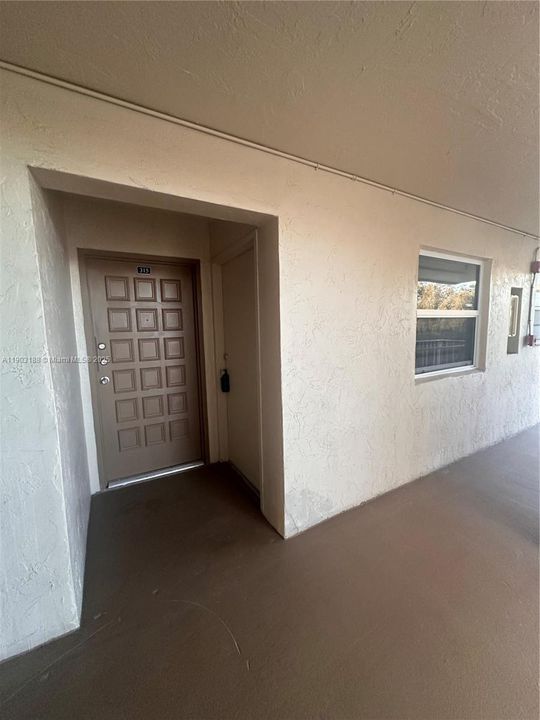 For Sale: $374,900 (2 beds, 2 baths, 1075 Square Feet)