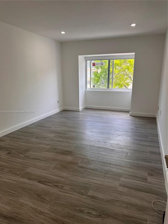 For Sale: $374,900 (2 beds, 2 baths, 1075 Square Feet)