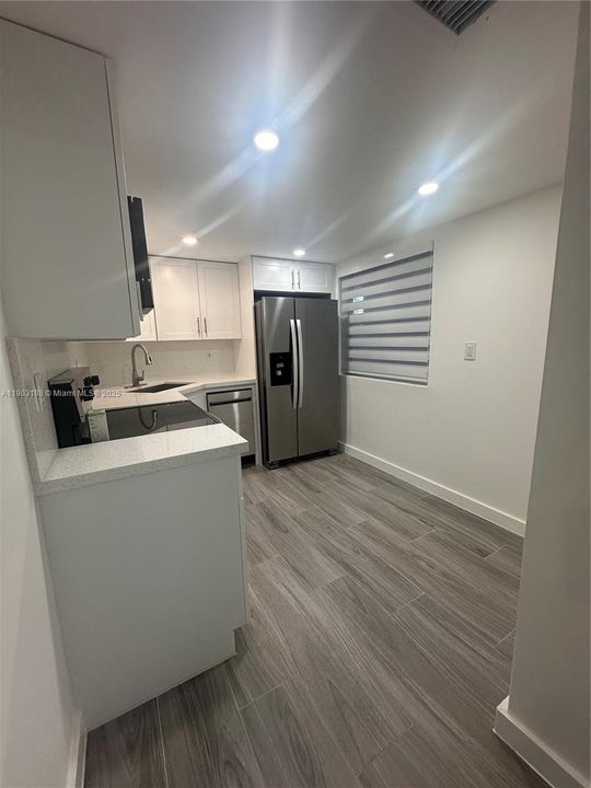 For Sale: $374,900 (2 beds, 2 baths, 1075 Square Feet)