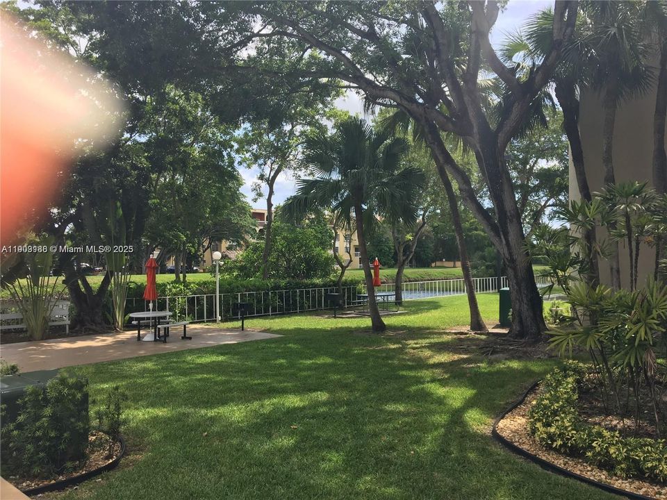 For Sale: $374,900 (2 beds, 2 baths, 1075 Square Feet)