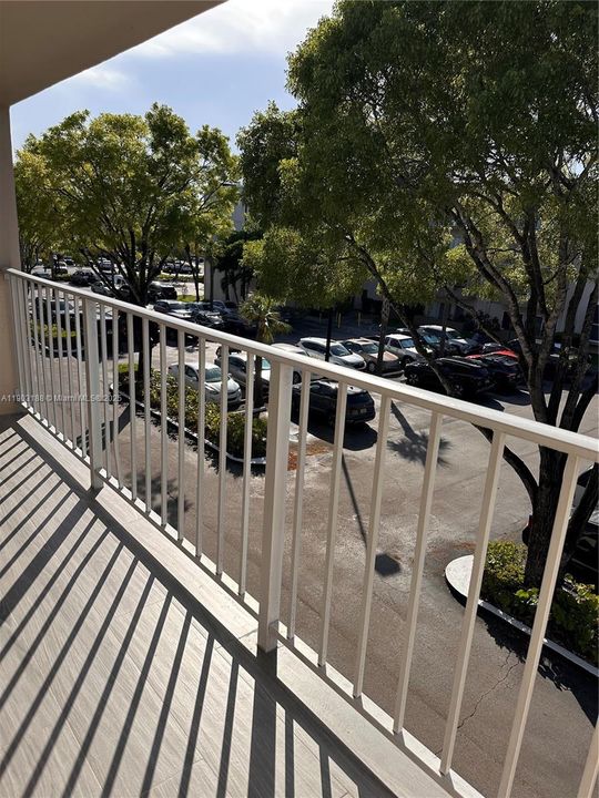 For Sale: $374,900 (2 beds, 2 baths, 1075 Square Feet)