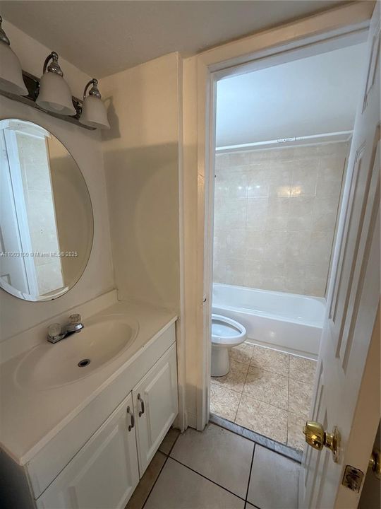 For Rent: $2,000 (2 beds, 1 baths, 968 Square Feet)