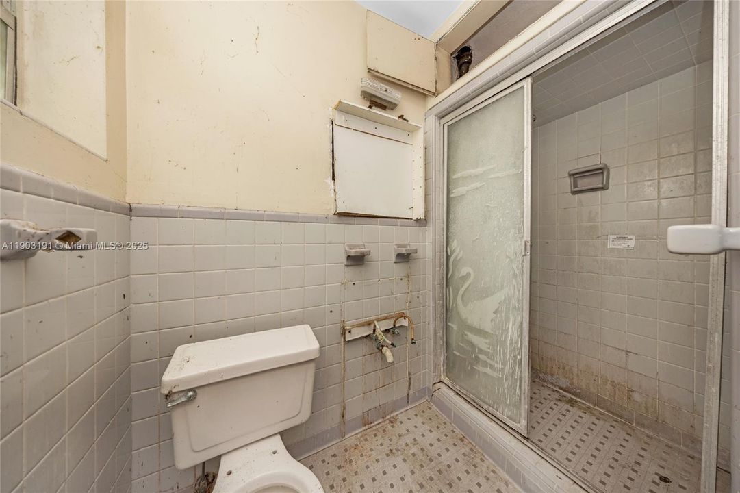 Active With Contract: $325,000 (3 beds, 2 baths, 1354 Square Feet)