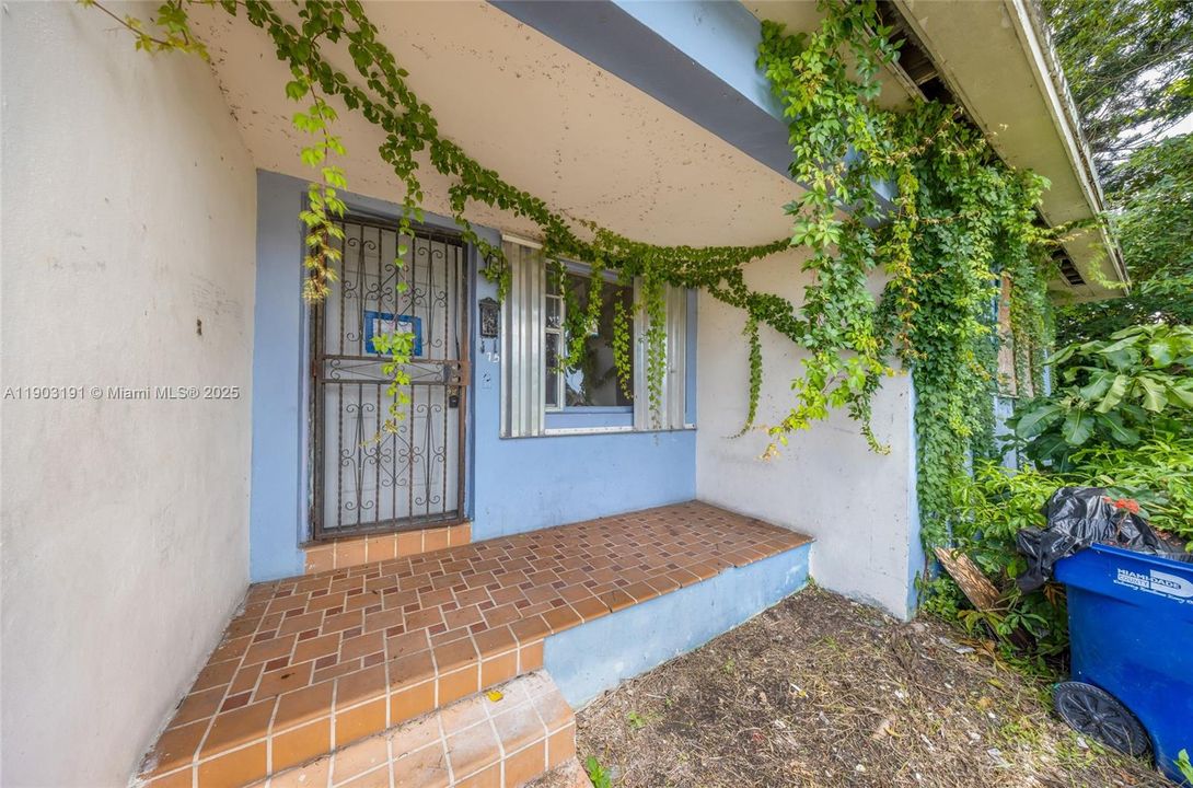 Active With Contract: $325,000 (3 beds, 2 baths, 1354 Square Feet)