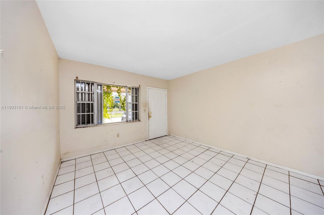 Active With Contract: $325,000 (3 beds, 2 baths, 1354 Square Feet)