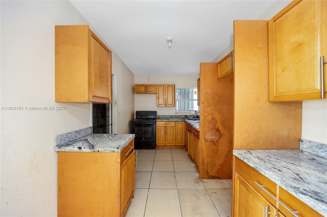 Active With Contract: $325,000 (3 beds, 2 baths, 1354 Square Feet)