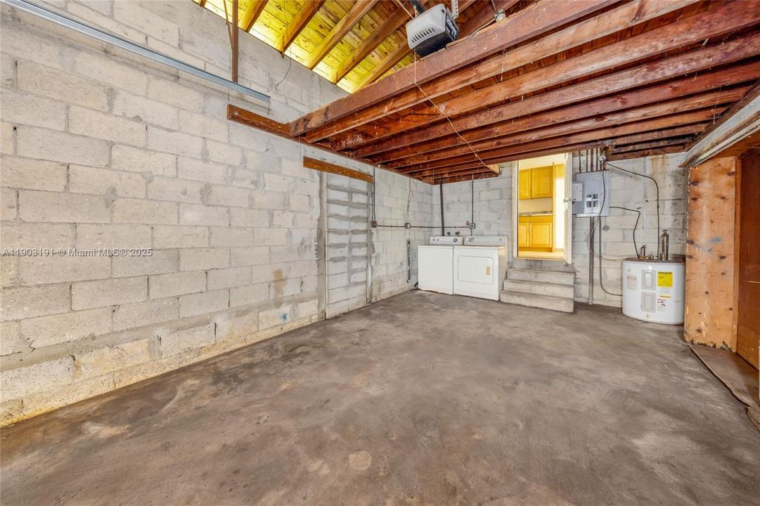 Active With Contract: $325,000 (3 beds, 2 baths, 1354 Square Feet)