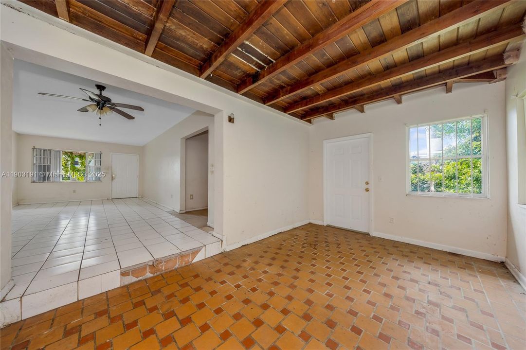 Active With Contract: $325,000 (3 beds, 2 baths, 1354 Square Feet)