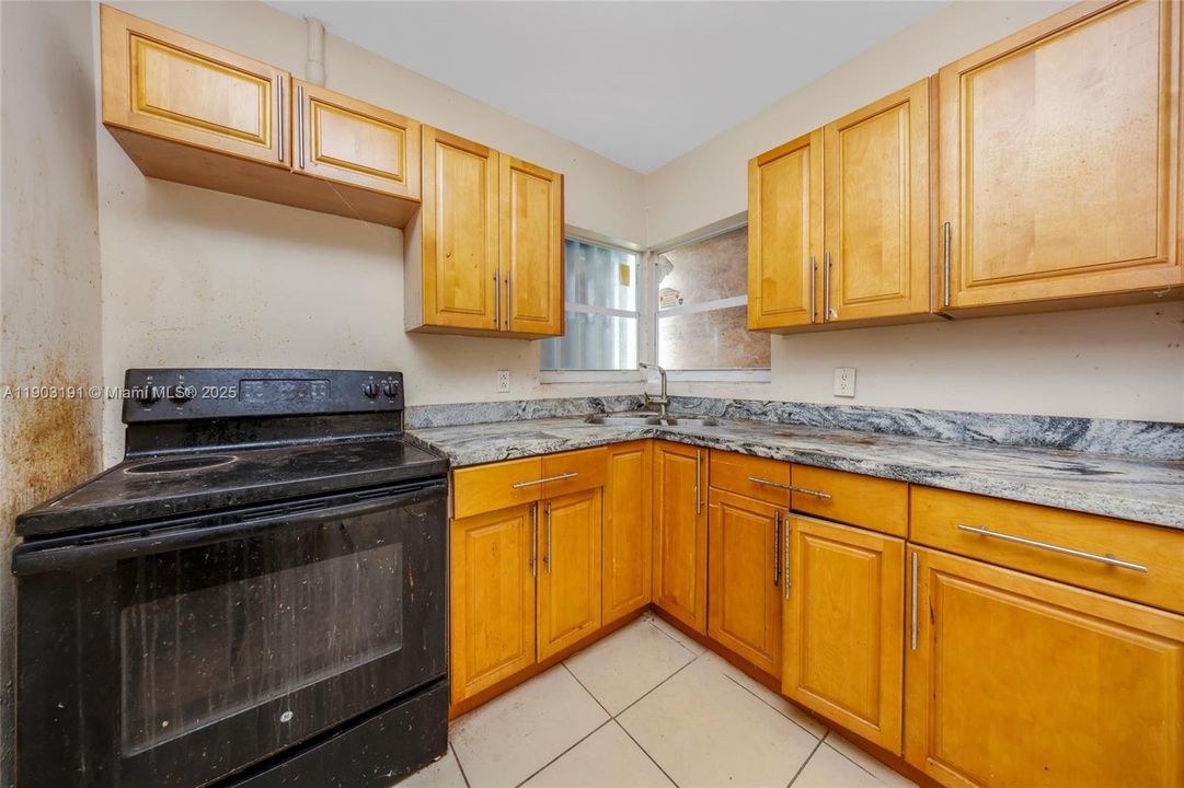 Active With Contract: $325,000 (3 beds, 2 baths, 1354 Square Feet)