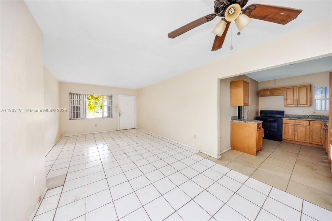 Active With Contract: $325,000 (3 beds, 2 baths, 1354 Square Feet)