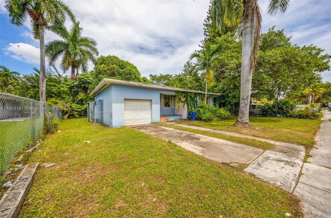 Active With Contract: $325,000 (3 beds, 2 baths, 1354 Square Feet)