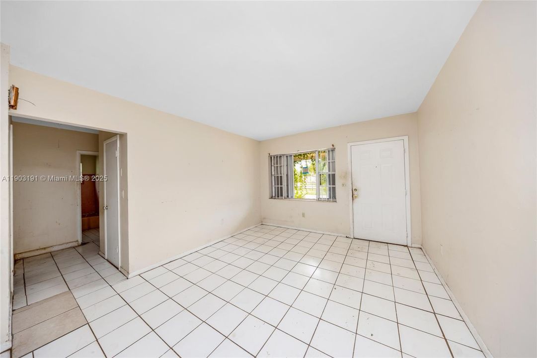 Active With Contract: $325,000 (3 beds, 2 baths, 1354 Square Feet)