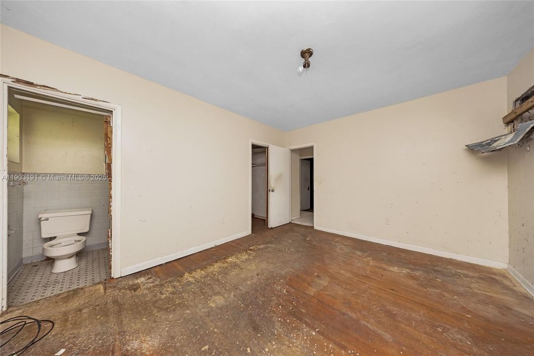 Active With Contract: $325,000 (3 beds, 2 baths, 1354 Square Feet)