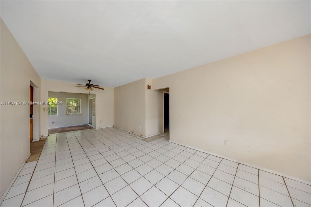 Active With Contract: $325,000 (3 beds, 2 baths, 1354 Square Feet)