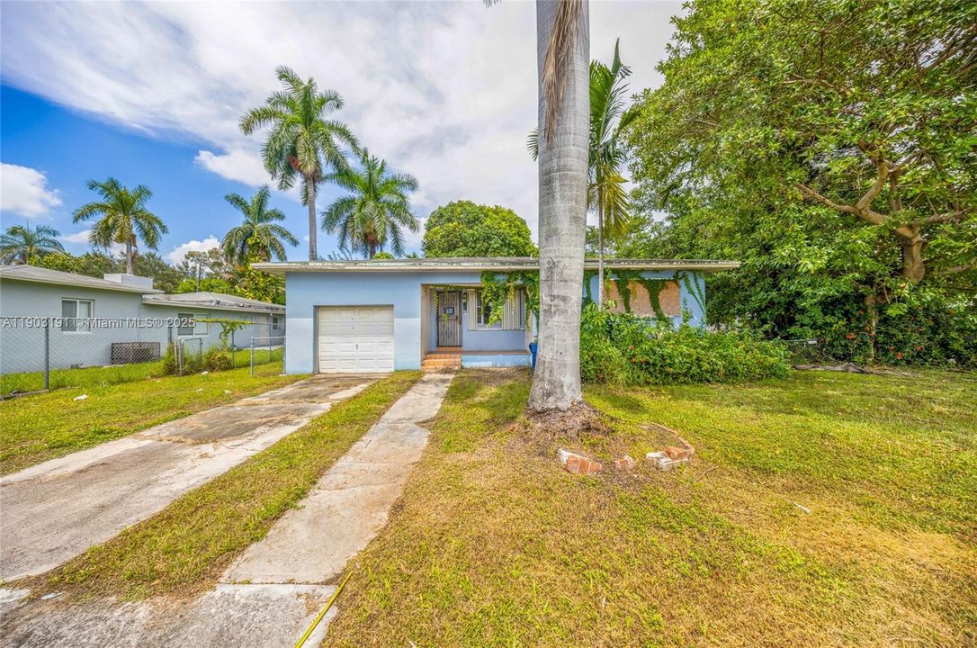 Active With Contract: $325,000 (3 beds, 2 baths, 1354 Square Feet)