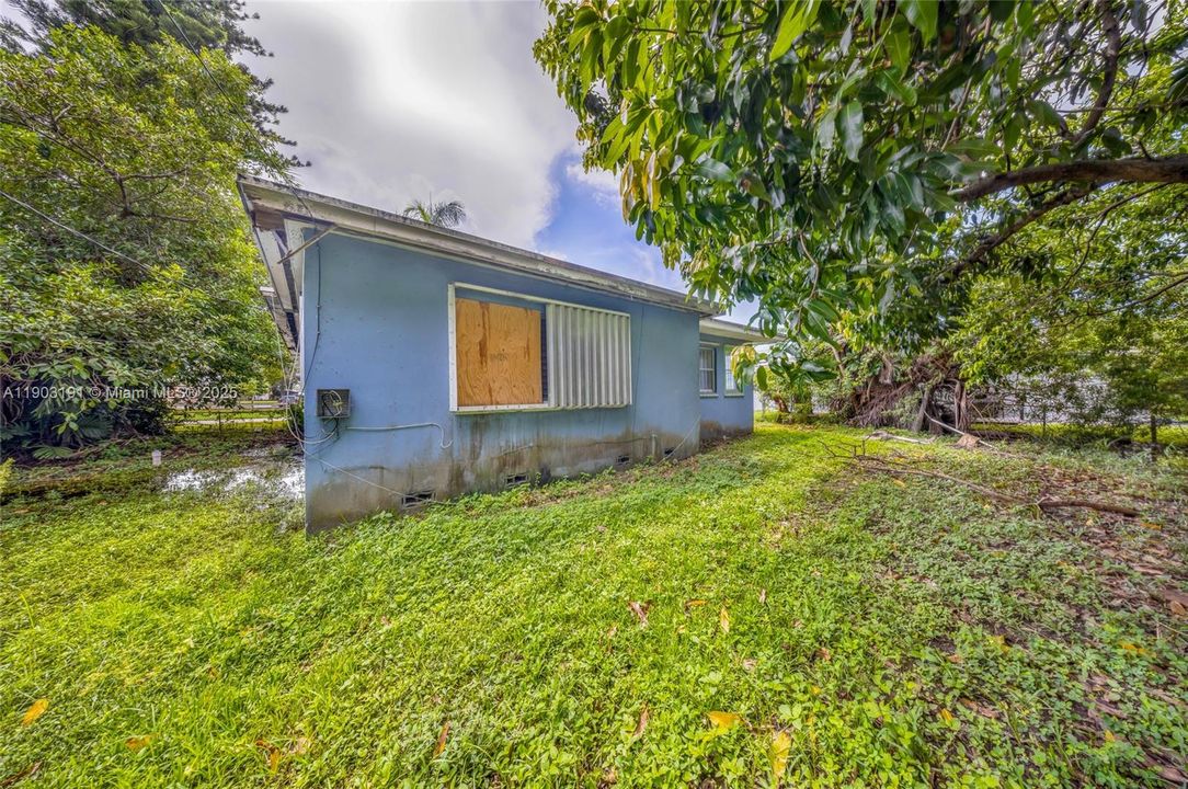 Active With Contract: $325,000 (3 beds, 2 baths, 1354 Square Feet)