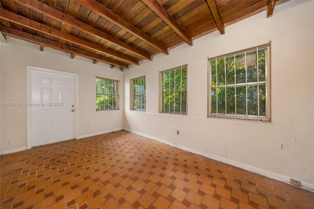 Active With Contract: $325,000 (3 beds, 2 baths, 1354 Square Feet)