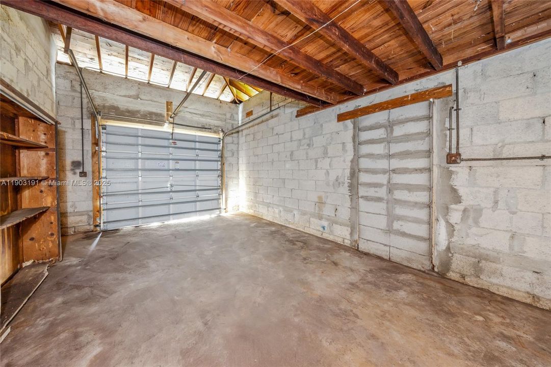 Active With Contract: $325,000 (3 beds, 2 baths, 1354 Square Feet)