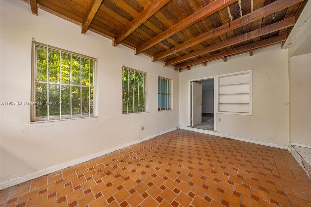 Active With Contract: $325,000 (3 beds, 2 baths, 1354 Square Feet)