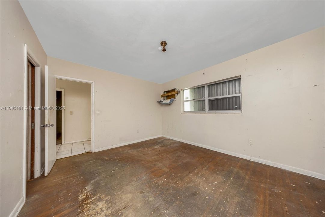 Active With Contract: $325,000 (3 beds, 2 baths, 1354 Square Feet)