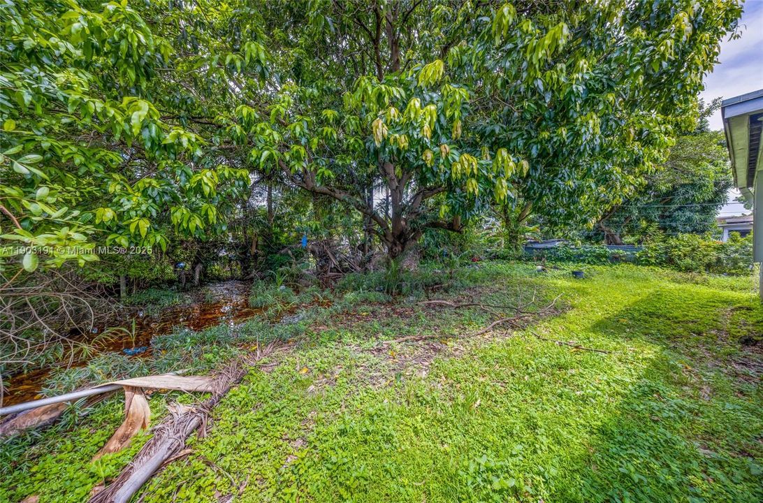 Active With Contract: $325,000 (3 beds, 2 baths, 1354 Square Feet)