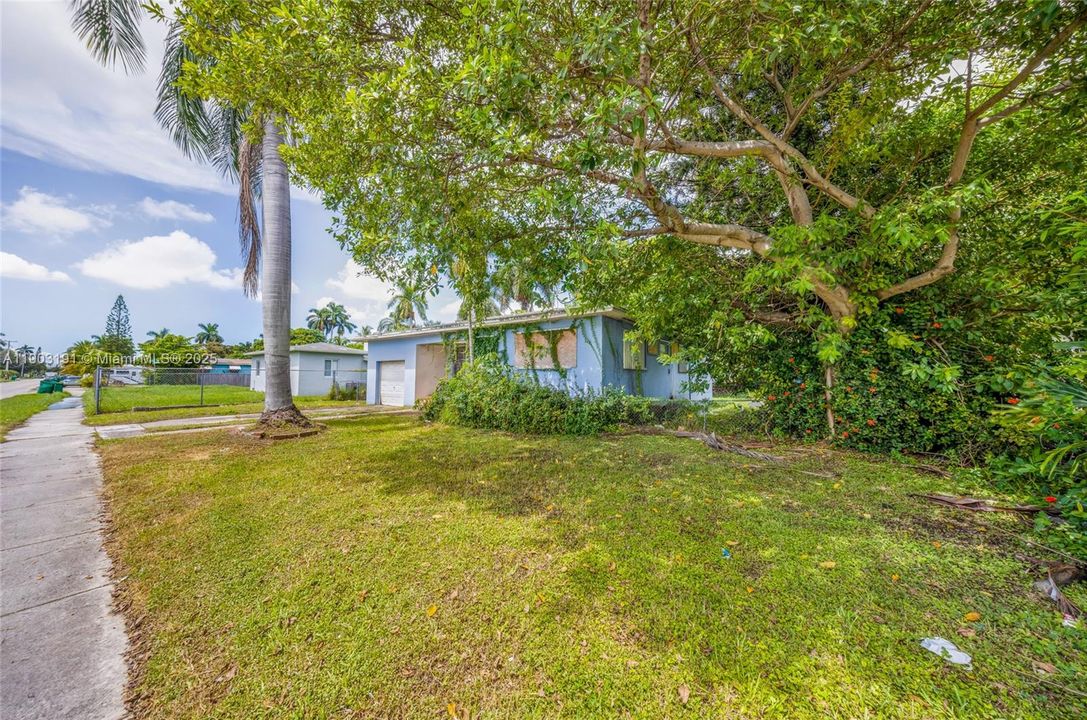 Active With Contract: $325,000 (3 beds, 2 baths, 1354 Square Feet)