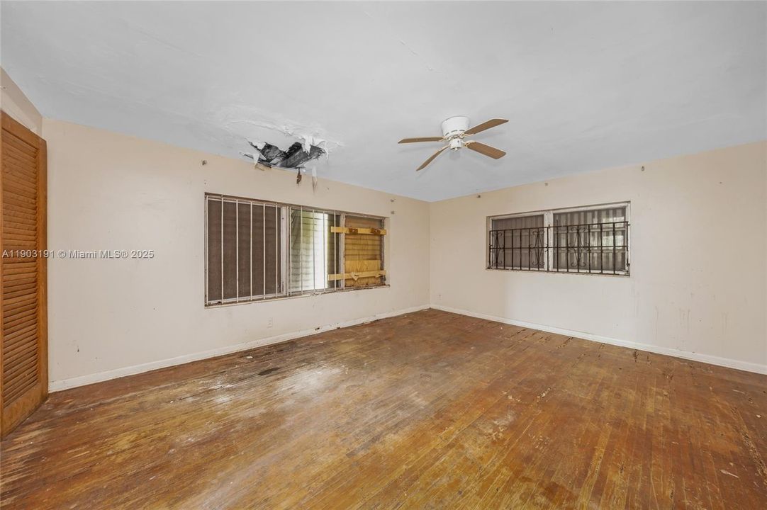 Active With Contract: $325,000 (3 beds, 2 baths, 1354 Square Feet)
