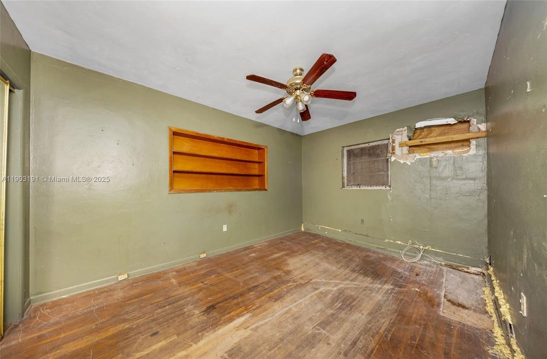 Active With Contract: $325,000 (3 beds, 2 baths, 1354 Square Feet)