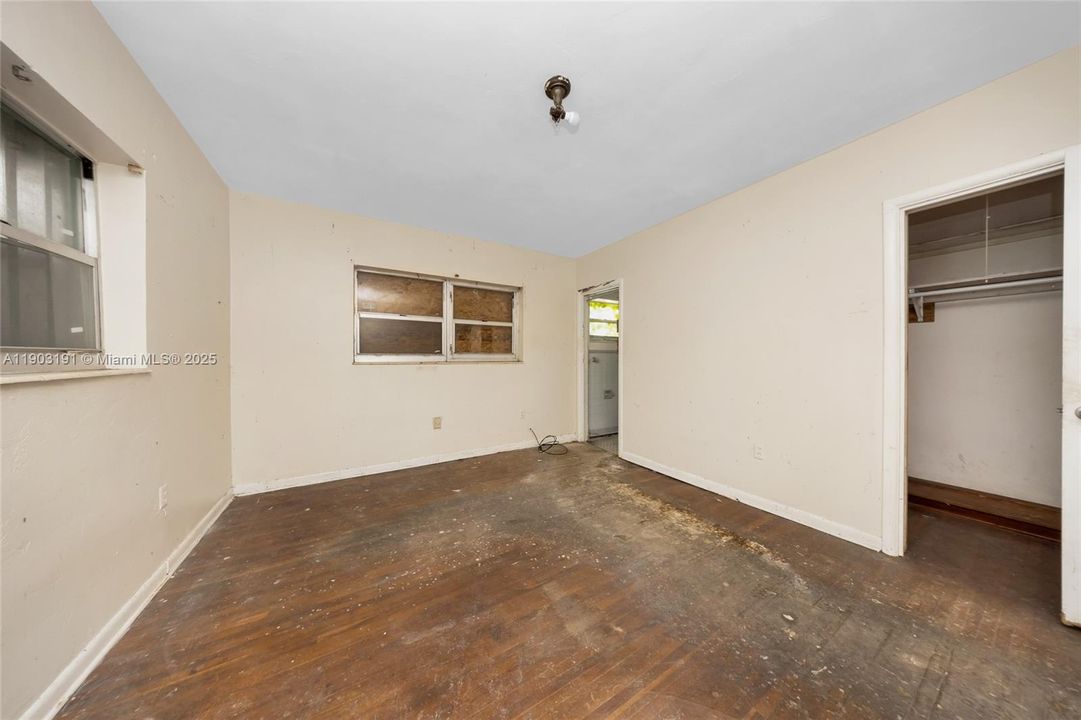 Active With Contract: $325,000 (3 beds, 2 baths, 1354 Square Feet)