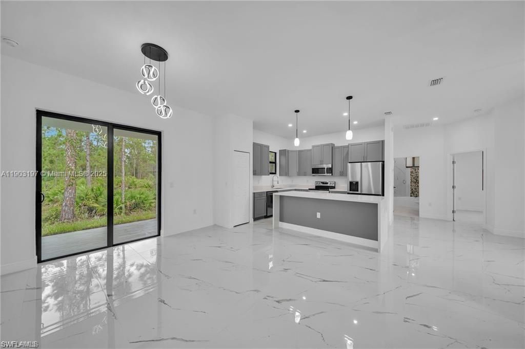 В аренду: $2,300 (3 спален, 2 ванн, 1491 Квадратных фут)