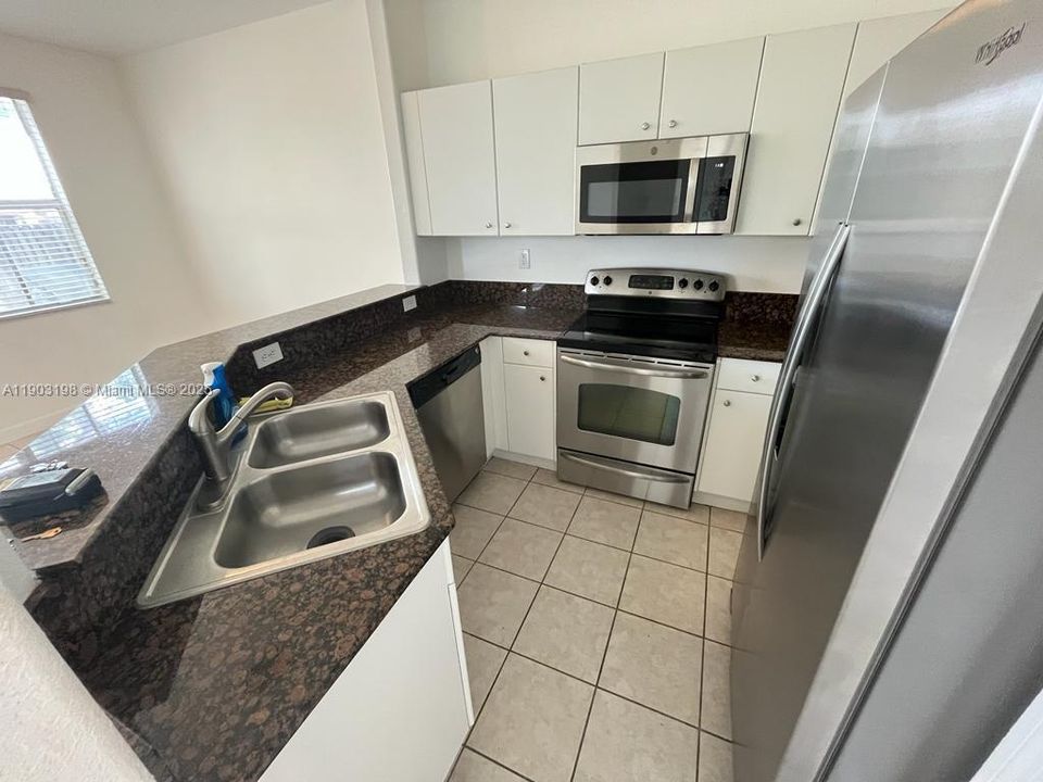 For Rent: $3,400 (3 beds, 2 baths, 1511 Square Feet)