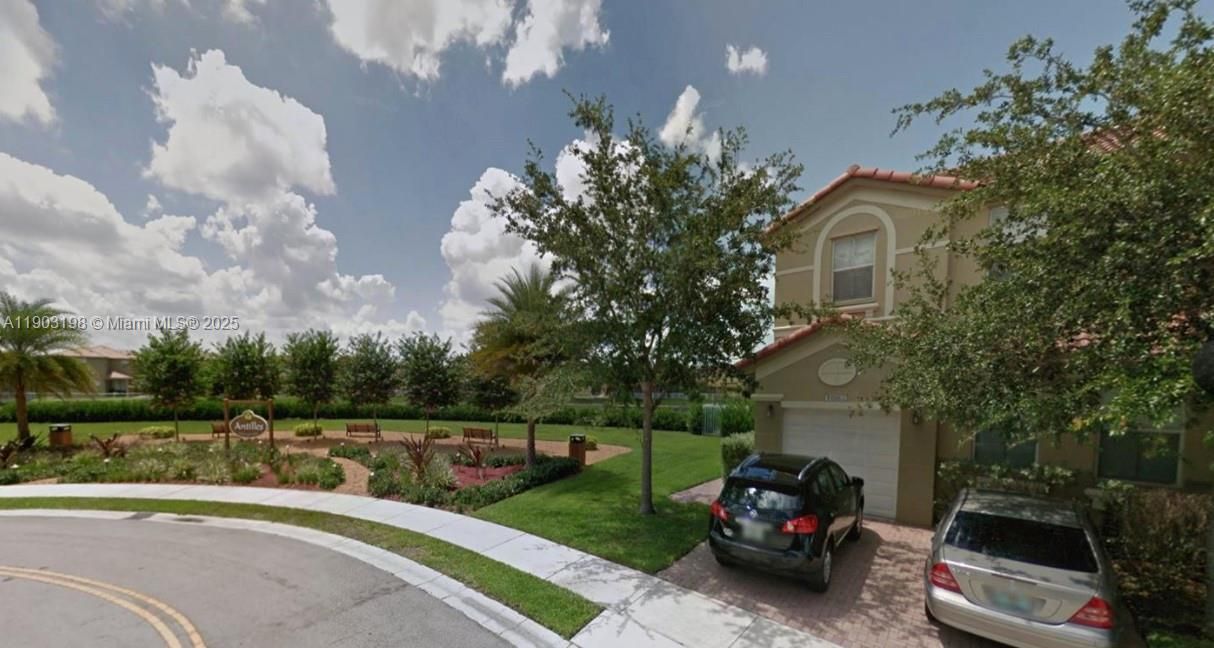 For Rent: $3,400 (3 beds, 2 baths, 1511 Square Feet)