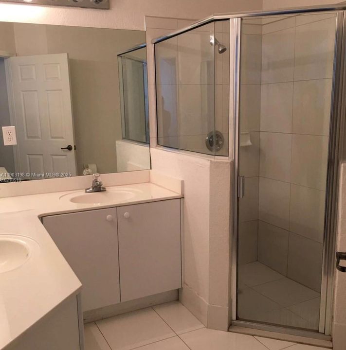 For Rent: $3,400 (3 beds, 2 baths, 1511 Square Feet)