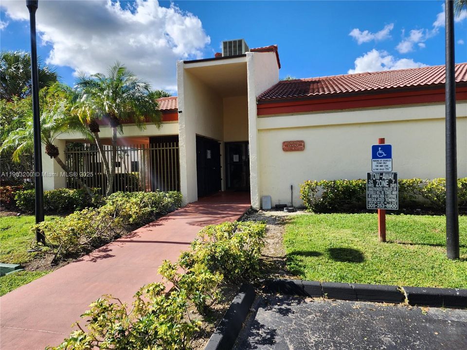 Active With Contract: $2,400 (3 beds, 2 baths, 1240 Square Feet)