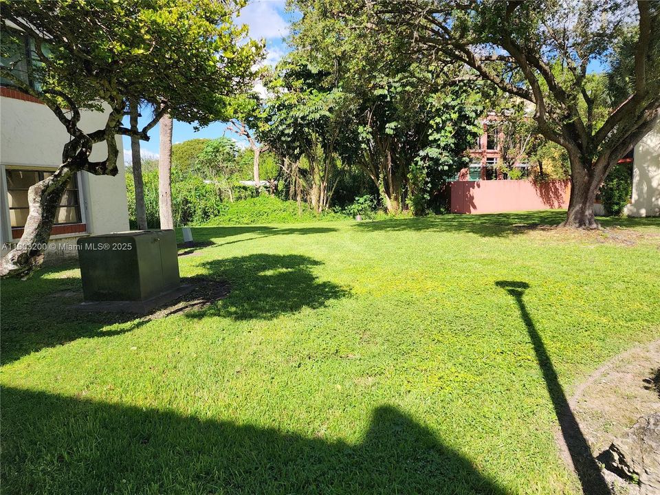 Active With Contract: $2,400 (3 beds, 2 baths, 1240 Square Feet)