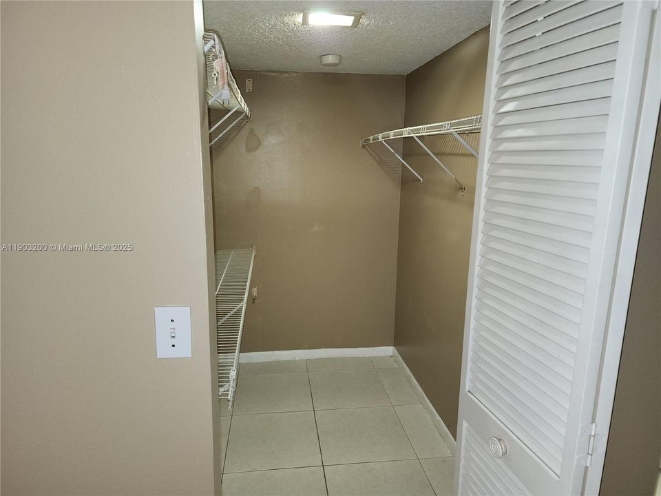 Active With Contract: $2,400 (3 beds, 2 baths, 1240 Square Feet)