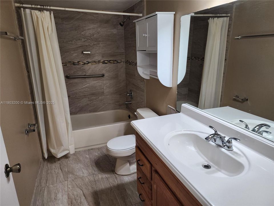 Active With Contract: $2,400 (3 beds, 2 baths, 1240 Square Feet)