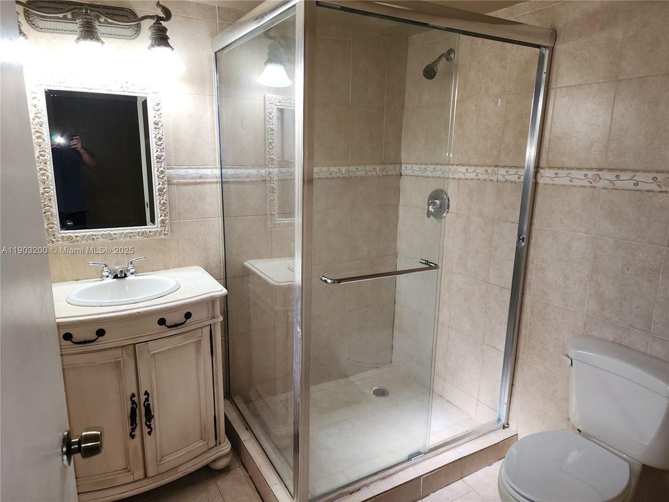 Active With Contract: $2,400 (3 beds, 2 baths, 1240 Square Feet)