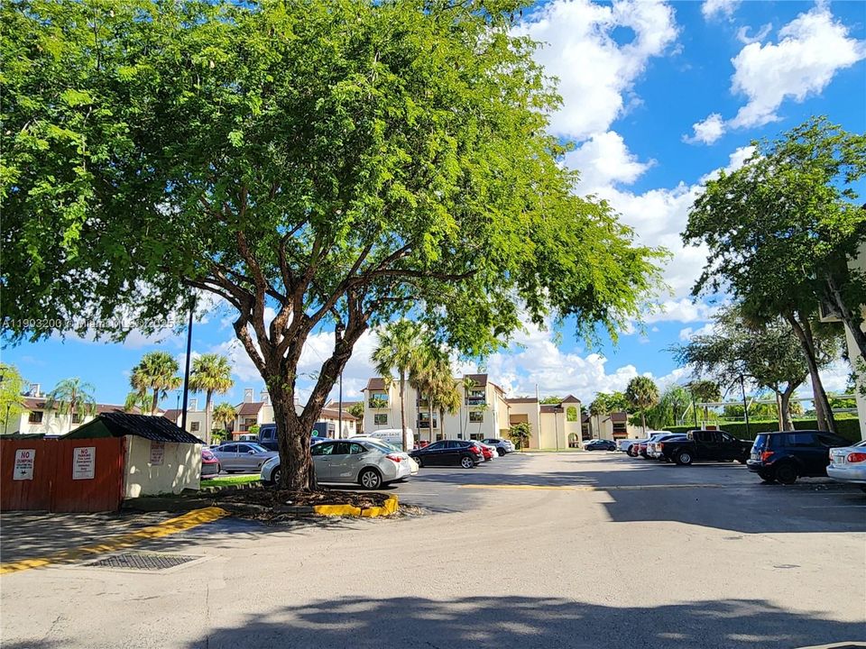 Active With Contract: $2,400 (3 beds, 2 baths, 1240 Square Feet)