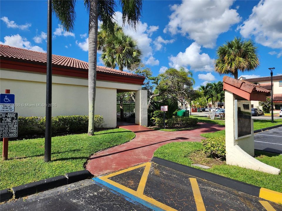 Active With Contract: $2,400 (3 beds, 2 baths, 1240 Square Feet)